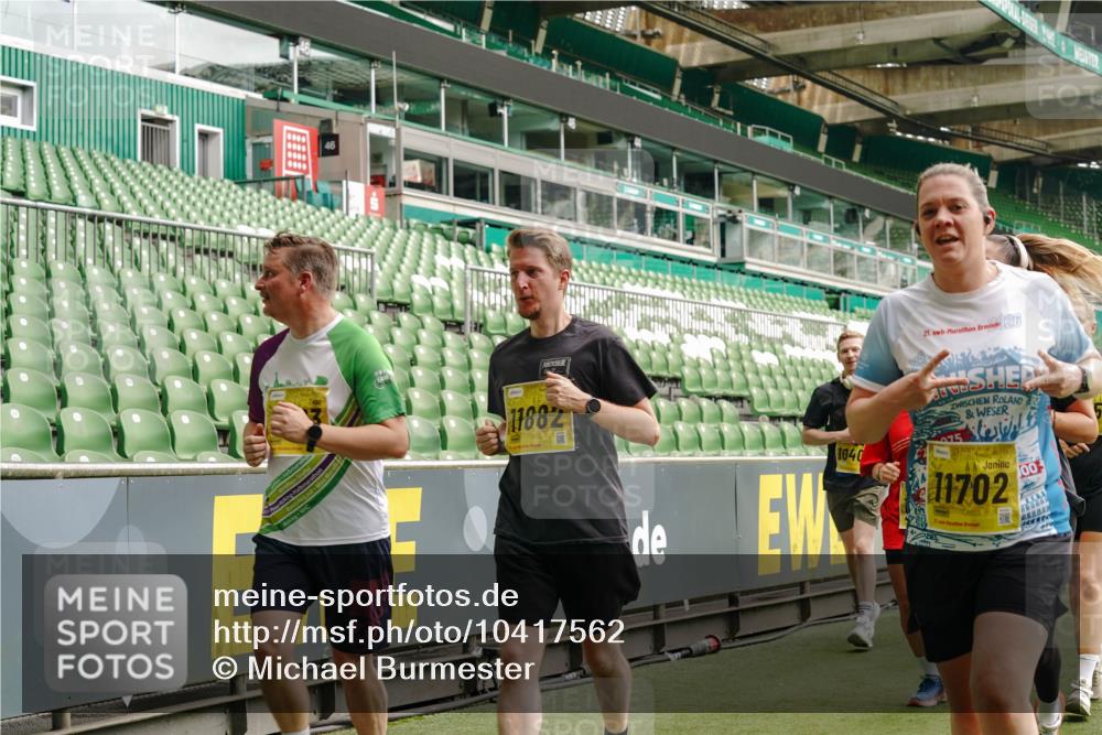 13.09.2026 - 21. swb-Marathon Bremen Michael Burmester http://msf.ph/oto/10417562 13.09.2026 10:42:43 Laufen im Stadion 10002, 10004, 10005, 10148, 10163, 10247, 10271, 10303, 10330, 10361, 10362, 10395, 10396, 10402, 10422, 10461, 10462, 10474, 10490, 10491, 10519, 10546, 10547, 10557, 10572, 10665, 10705, 10719, 10722, 10752, 10773, 10776, 10784, 10805, 10854, 10859, 10880, 10889, 10909, 10963, 10977, 11026, 11027, 11041, 11043, 11048, 11078, 11084, 11085, 11090, 11097, 11098, 11140, 11173, 11192, 11274, 11482 meine-sportfotos.de
