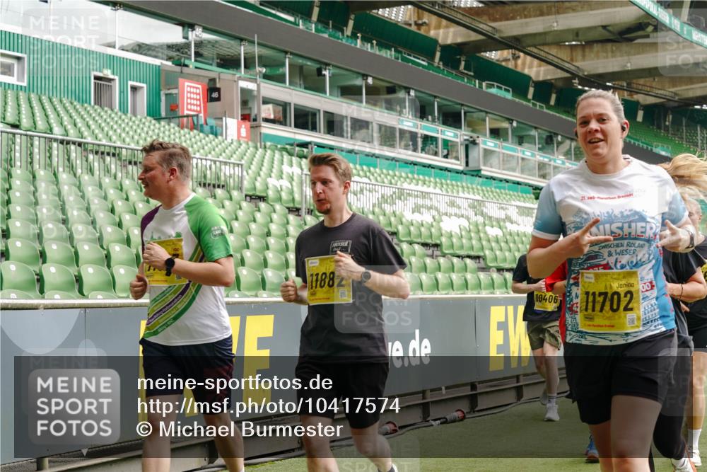 13.09.2026 - 21. swb-Marathon Bremen Michael Burmester http://msf.ph/oto/10417574 13.09.2026 10:42:43 Laufen im Stadion 10002, 10004, 10005, 10148, 10163, 10247, 10271, 10303, 10330, 10361, 10362, 10395, 10396, 10402, 10422, 10461, 10462, 10474, 10490, 10491, 10519, 10546, 10547, 10557, 10572, 10665, 10705, 10719, 10722, 10752, 10773, 10776, 10784, 10805, 10854, 10859, 10880, 10889, 10909, 10963, 10977, 11026, 11027, 11041, 11043, 11048, 11078, 11084, 11085, 11090, 11097, 11098, 11140, 11173, 11192, 11274, 11482 meine-sportfotos.de