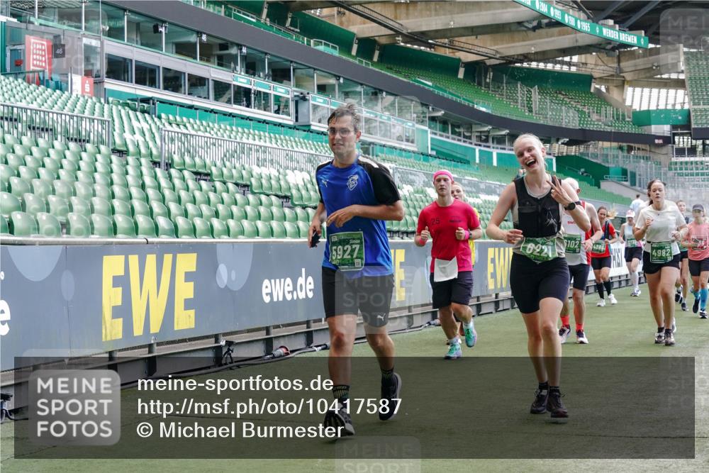 13.09.2026 - 21. swb-Marathon Bremen Michael Burmester http://msf.ph/oto/10417587 13.09.2026 13:20:15 Laufen im Stadion 333, 464, 512, 704, 938, 1066, 1129, 1156, 1409, 1439, 1446, 1506, 1697, 1756, 1808, 1815, 1846, 1916, 2010, 2028, 2064, 2139, 2201, 2224, 2240, 2258, 2278, 2315, 2349, 2394, 2395, 2417, 2437, 2501, 2519, 2533, 2557, 2563, 2588, 2622, 2626, 2689, 2694, 2695, 2702, 2703, 2722, 2756, 2786, 2793, 2843, 2845, 2886, 2944, 2983, 3004, 3017, 3018, 3031, 3035, 3036, 3037, 3046, 3059, 3070, 3072, 3074, 3102, 3116, 3139, 3189, 3198, 3243, 3263, 3264, 3285, 3287, 3310, 3315 meine-sportfotos.de