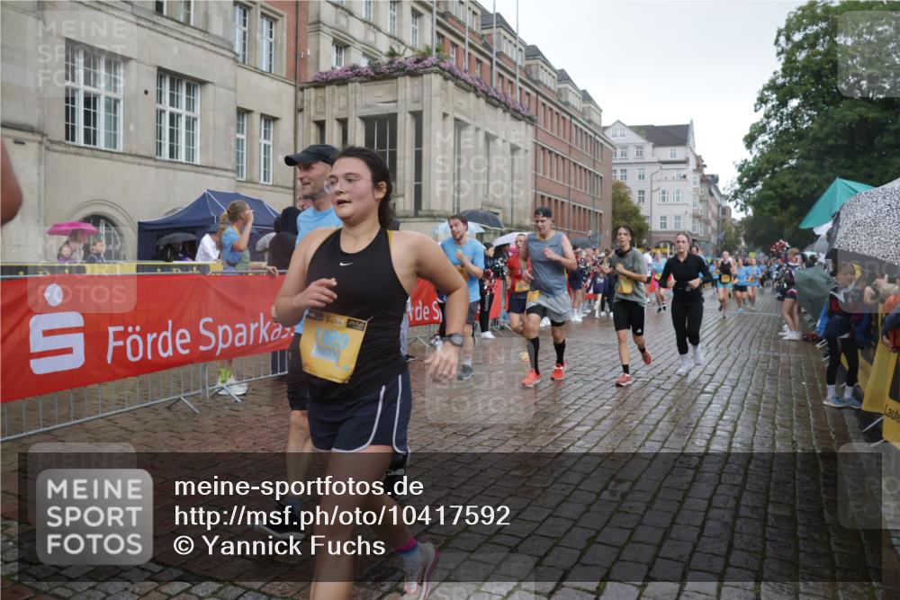 13.09.2026 - Kiel Lauf Yannick Fuchs http://msf.ph/oto/10417592 13.09.2026 10:49:41 Ziel 1388, 2167, 2245, 2668, 3259, 3294, 3311, 3508, 3979, 4049, 5179, 5651, 5849, 6024, 6157, 6292, 6321, 6339, 6877, 7011, 7311, 8263, 8644, 8717, 9037, 9107, 9275, 9469, 10037, 10191, 10204, 10516, 11354, 11880, 12180, 12378, 12410, 12515, 810, 959, 1483, 1533, 1732, 1770, 1989, 2010, 2051, 2074, 2133, 2705, 2879, 3523, 3528, 3640, 3895, 4169, 4206, 4599, 4670, 4815, 4865, 4876, 4937, 5054, 5480, 5543, 5614, 5741, 6034, 6321, 6855, 6933, 7182, 7545, 8329, 8594, 1533 meine-sportfotos.de