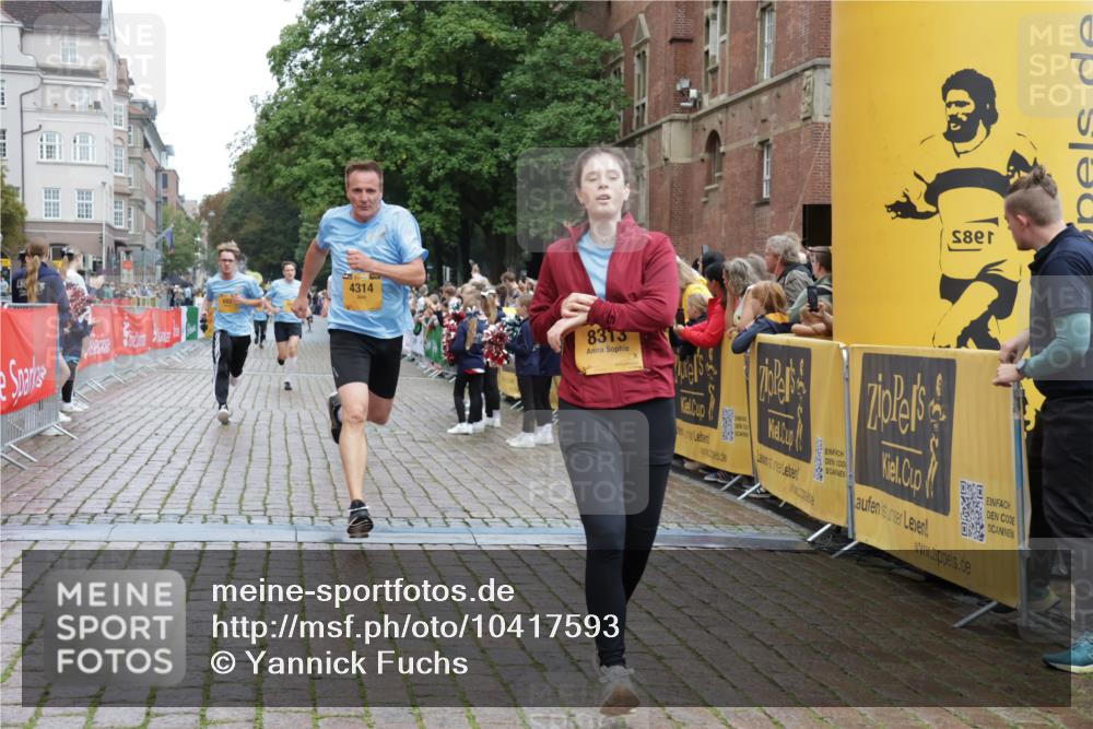 13.09.2026 - Kiel Lauf Yannick Fuchs http://msf.ph/oto/10417593 13.09.2026 09:38:55 Ziel 682, 4314, 7747, 8313, 8943, 9838, 10894, 1806, 1946, 2480, 3315, 3344, 3814, 4043, 4518, 4975, 6989, 8482, 9759, 9825, 10415, 11351, 20, 1702, 1927, 5869, 7431, 12496, 12682, 152, 1946, 2480, 2903, 6277 meine-sportfotos.de