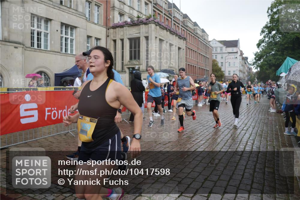 13.09.2026 - Kiel Lauf Yannick Fuchs http://msf.ph/oto/10417598 13.09.2026 10:49:41 Ziel 1388, 2167, 2245, 2668, 3259, 3294, 3311, 3508, 3979, 4049, 5179, 5651, 5849, 6024, 6157, 6292, 6321, 6339, 6877, 7011, 7311, 8263, 8644, 8717, 9037, 9107, 9275, 9469, 10037, 10191, 10204, 10516, 11354, 11880, 12180, 12378, 12410, 12515, 810, 959, 1483, 1533, 1732, 1770, 1989, 2010, 2051, 2074, 2133, 2705, 2879, 3523, 3528, 3640, 3895, 4169, 4206, 4599, 4670, 4815, 4865, 4876, 4937, 5054, 5480, 5543, 5614, 5741, 6034, 6321, 6855, 6933, 7182, 7545, 8329, 8594, 1533 meine-sportfotos.de