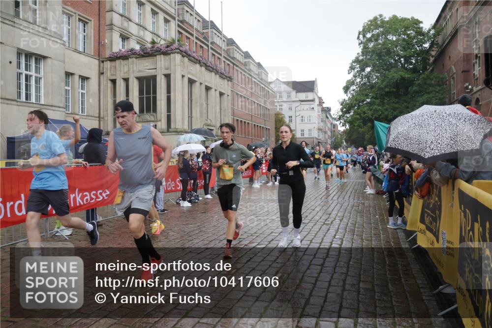 13.09.2026 - Kiel Lauf Yannick Fuchs http://msf.ph/oto/10417606 13.09.2026 10:49:42 Ziel 1388, 2167, 2245, 2668, 3259, 3294, 3311, 3459, 3508, 3979, 4049, 5179, 5350, 5651, 5849, 6024, 6157, 6292, 6339, 6877, 7011, 7311, 8263, 8644, 8717, 8977, 9037, 9107, 9275, 9469, 10037, 10191, 10204, 10516, 10703, 11354, 11880, 12180, 12378, 12410, 12515, 810, 959, 1533, 1770, 2010, 2051, 2074, 2133, 2705, 2879, 3259, 3523, 3528, 3640, 3895, 4169, 4206, 4599, 4670, 4815, 4937, 5054, 5480, 5543, 5614, 5741, 6034, 6321, 6855, 6933, 7182, 7545, 8329, 8594, 1533 meine-sportfotos.de