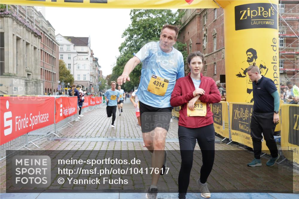 13.09.2026 - Kiel Lauf Yannick Fuchs http://msf.ph/oto/10417617 13.09.2026 09:38:56 Ziel 682, 4314, 7747, 8313, 8943, 9838, 10894, 1806, 1946, 2480, 3315, 3344, 3814, 4043, 4518, 4975, 6989, 7747, 8482, 9759, 9825, 10415, 11351, 20, 1702, 1927, 5272, 5398, 5869, 7431, 12496, 12682, 1946, 2480, 2903, 6277, 11351 meine-sportfotos.de