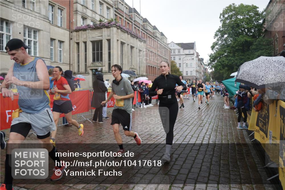 13.09.2026 - Kiel Lauf Yannick Fuchs http://msf.ph/oto/10417618 13.09.2026 10:49:43 Ziel 1388, 2167, 2245, 2668, 3008, 3164, 3294, 3311, 3459, 3508, 3979, 4049, 5179, 5350, 5370, 5651, 5849, 6024, 6157, 6292, 6339, 6827, 6877, 7011, 7311, 8263, 8644, 8717, 8977, 9037, 9107, 9275, 10037, 10191, 10204, 10703, 11354, 11880, 12378, 12410, 810, 959, 1533, 1770, 2010, 2051, 2074, 2133, 2705, 2879, 3259, 3523, 3528, 3895, 4169, 4206, 4599, 4670, 4815, 4937, 5054, 5480, 5543, 5614, 5741, 6034, 6321, 6855, 6933, 7182, 7545, 8329, 8594, 1533 meine-sportfotos.de
