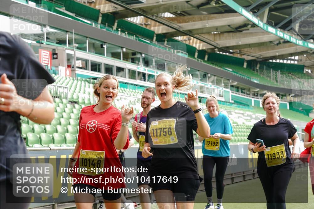 13.09.2026 - 21. swb-Marathon Bremen Michael Burmester http://msf.ph/oto/10417649 13.09.2026 10:42:45 Laufen im Stadion 10002, 10004, 10005, 10148, 10271, 10303, 10330, 10361, 10362, 10395, 10396, 10402, 10422, 10461, 10462, 10474, 10490, 10491, 10519, 10546, 10547, 10557, 10572, 10665, 10705, 10719, 10722, 10752, 10773, 10776, 10784, 10805, 10854, 10859, 10880, 10889, 10909, 10963, 10977, 11026, 11027, 11041, 11078, 11084, 11085, 11090, 11097, 11098, 11140, 11173, 11192, 11274, 11482 meine-sportfotos.de