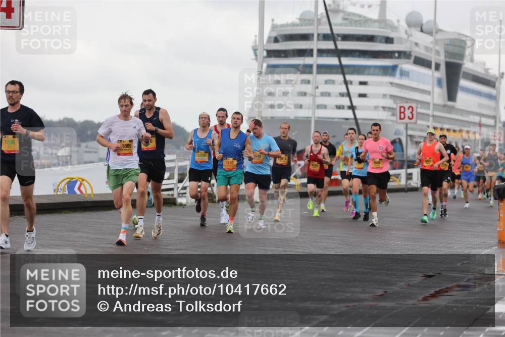 13.09.2026 - Kiel Lauf Andreas Tolksdorf http://msf.ph/oto/10417662 13.09.2026 10:56:42 Kiellinie 7208, 0, 1809, 3730, 5549, 10512, 9855, 6182, 9316, 3 meine-sportfotos.de