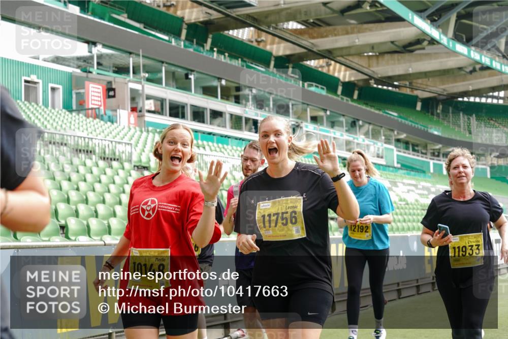 13.09.2026 - 21. swb-Marathon Bremen Michael Burmester http://msf.ph/oto/10417663 13.09.2026 10:42:45 Laufen im Stadion 10002, 10004, 10005, 10148, 10271, 10303, 10330, 10361, 10362, 10395, 10396, 10402, 10422, 10461, 10462, 10474, 10490, 10491, 10519, 10546, 10547, 10557, 10572, 10665, 10705, 10719, 10722, 10752, 10773, 10776, 10784, 10805, 10854, 10859, 10880, 10889, 10909, 10963, 10977, 11026, 11027, 11041, 11078, 11084, 11085, 11090, 11097, 11098, 11140, 11173, 11192, 11274, 11482 meine-sportfotos.de