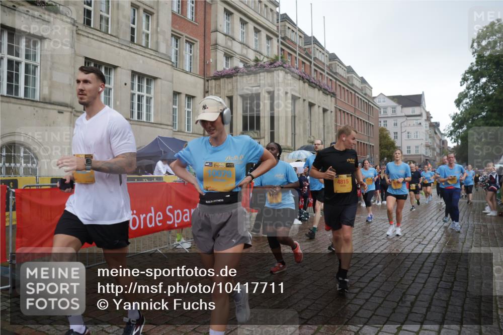 13.09.2026 - Kiel Lauf Yannick Fuchs http://msf.ph/oto/10417711 13.09.2026 10:49:51 Ziel 253, 1388, 1452, 2245, 2733, 3008, 3076, 3164, 3294, 3311, 3459, 3508, 4039, 4921, 5350, 5370, 5849, 6024, 6157, 6827, 6830, 6831, 7011, 7437, 8185, 8237, 8595, 8644, 8977, 9037, 9107, 9275, 9449, 10171, 10216, 10534, 10703, 10767, 11354, 11414, 11524, 11712, 12378, 12410, 12590, 959, 1770, 2010, 2133, 2167, 2245, 2668, 2705, 3259, 3523, 3528, 3895, 3979, 4049, 4169, 4599, 4815, 4937, 5054, 5179, 5480, 5614, 5651, 5741, 6024, 6034, 6292, 6321, 6339, 6855, 6877, 7182, 1533 meine-sportfotos.de