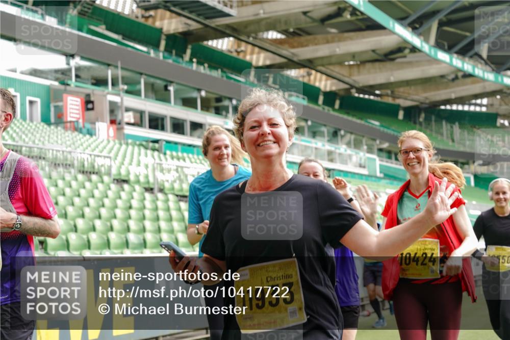 13.09.2026 - 21. swb-Marathon Bremen Michael Burmester http://msf.ph/oto/10417722 13.09.2026 10:42:47 Laufen im Stadion 10002, 10004, 10005, 10148, 10271, 10303, 10330, 10361, 10362, 10395, 10396, 10402, 10422, 10461, 10462, 10474, 10490, 10491, 10519, 10546, 10547, 10557, 10572, 10665, 10705, 10719, 10722, 10752, 10773, 10776, 10784, 10805, 10854, 10859, 10880, 10889, 10899, 10909, 10963, 10977, 11026, 11027, 11041, 11078, 11084, 11085, 11090, 11097, 11098, 11140, 11173, 11192, 11217, 11264, 11274, 11461, 11482 meine-sportfotos.de