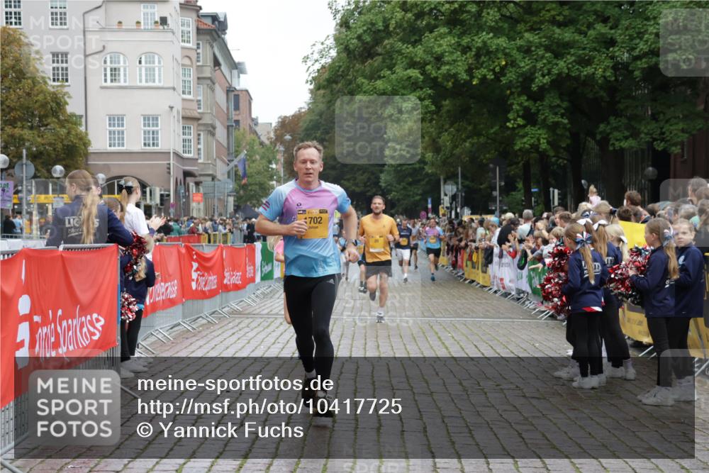 13.09.2026 - Kiel Lauf Yannick Fuchs http://msf.ph/oto/10417725 13.09.2026 09:39:04 Ziel 20, 682, 1702, 1927, 8943, 9838, 1806, 3814, 4043, 4314, 4518, 4975, 6989, 7747, 8313, 8482, 9759, 9838, 10415, 10894, 5272, 5398, 5869, 7216, 7431, 12496, 12682, 12833, 1806, 3315, 3344, 4043, 9825, 11351 meine-sportfotos.de