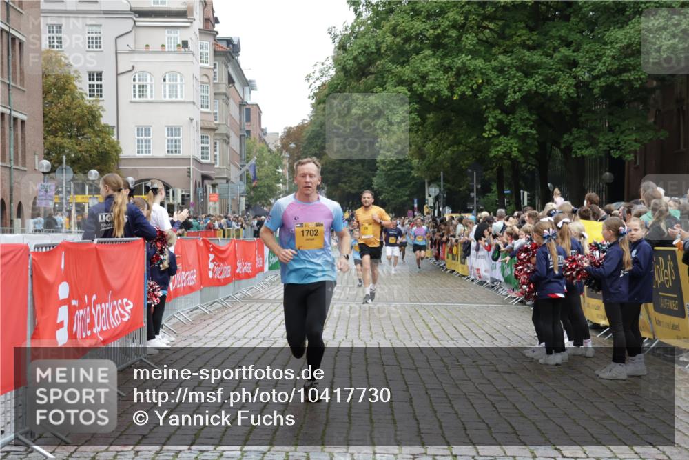 13.09.2026 - Kiel Lauf Yannick Fuchs http://msf.ph/oto/10417730 13.09.2026 09:39:04 Ziel 20, 682, 1702, 1927, 8943, 9838, 1806, 3814, 4043, 4314, 4518, 4975, 6989, 7747, 8313, 8482, 9759, 9838, 10415, 10894, 5272, 5398, 5869, 7216, 7431, 12496, 12682, 12833, 1806, 3315, 3344, 4043, 9825, 11351 meine-sportfotos.de
