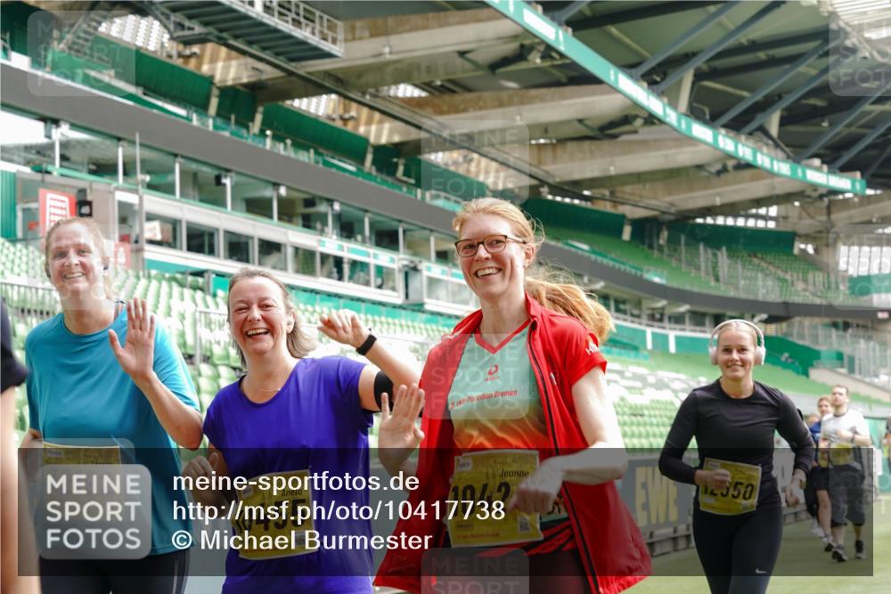 13.09.2026 - 21. swb-Marathon Bremen Michael Burmester http://msf.ph/oto/10417738 13.09.2026 10:42:48 Laufen im Stadion 10002, 10004, 10005, 10148, 10271, 10303, 10330, 10361, 10362, 10395, 10396, 10402, 10422, 10461, 10462, 10474, 10490, 10491, 10519, 10546, 10547, 10557, 10572, 10665, 10705, 10719, 10722, 10752, 10773, 10776, 10784, 10805, 10854, 10859, 10880, 10889, 10899, 10900, 10909, 10963, 10977, 11026, 11027, 11041, 11078, 11084, 11085, 11090, 11097, 11098, 11140, 11173, 11192, 11217, 11264, 11274, 11461, 11482 meine-sportfotos.de