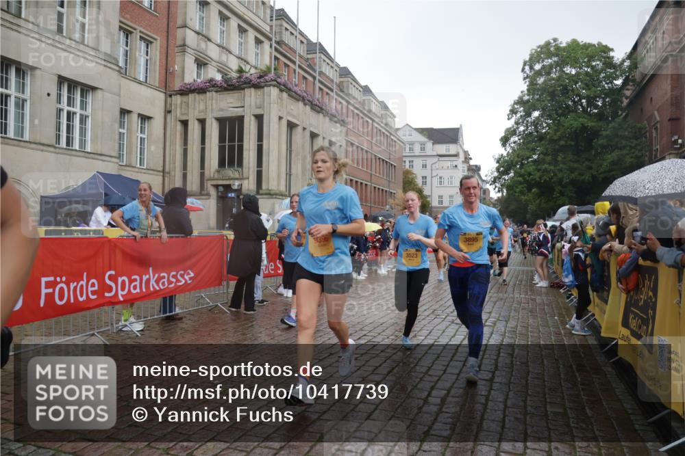 13.09.2026 - Kiel Lauf Yannick Fuchs http://msf.ph/oto/10417739 13.09.2026 10:49:52 Ziel 136, 253, 1388, 1452, 2733, 3008, 3076, 3164, 3294, 3311, 3459, 3508, 4039, 4921, 5350, 5370, 5685, 5849, 6157, 6827, 6830, 6831, 7011, 7437, 8185, 8237, 8595, 8644, 8977, 9037, 9107, 9275, 9449, 10171, 10216, 10534, 10703, 10767, 11354, 11414, 11524, 11712, 12378, 12410, 12590, 959, 1770, 2010, 2133, 2167, 2245, 2668, 2705, 3259, 3294, 3523, 3528, 3895, 3979, 4049, 4169, 4599, 4815, 4937, 5054, 5179, 5480, 5614, 5651, 5741, 6024, 6034, 6292, 6321, 6339, 6877, 7182 meine-sportfotos.de