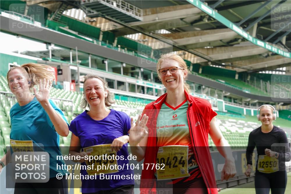 13.09.2026 - 21. swb-Marathon Bremen Michael Burmester http://msf.ph/oto/10417762 13.09.2026 10:42:48 Laufen im Stadion 10002, 10004, 10005, 10148, 10271, 10303, 10330, 10361, 10362, 10395, 10396, 10402, 10422, 10461, 10462, 10474, 10490, 10491, 10519, 10546, 10547, 10557, 10572, 10665, 10705, 10719, 10722, 10752, 10773, 10776, 10784, 10805, 10854, 10859, 10880, 10889, 10899, 10900, 10909, 10963, 10977, 11026, 11027, 11041, 11078, 11084, 11085, 11090, 11097, 11098, 11140, 11173, 11192, 11217, 11264, 11274, 11461, 11482 meine-sportfotos.de