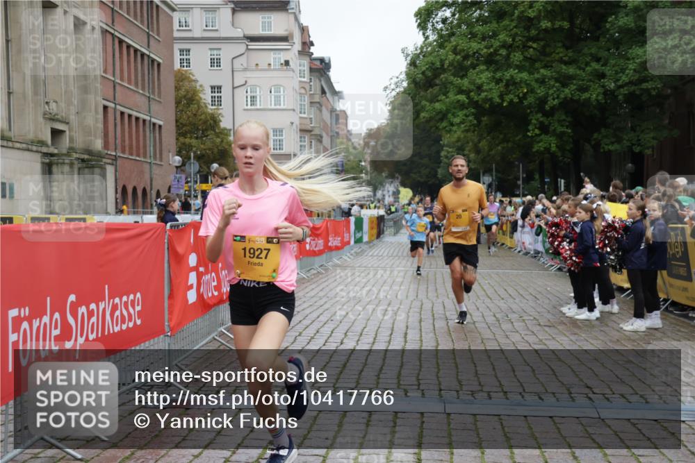 13.09.2026 - Kiel Lauf Yannick Fuchs http://msf.ph/oto/10417766 13.09.2026 09:39:07 Ziel 20, 1702, 1927, 8943, 12496, 682, 3814, 4314, 4518, 4975, 6989, 7747, 8313, 8482, 8943, 9759, 9838, 10415, 10894, 3522, 4104, 5272, 5398, 5869, 7216, 7431, 8591, 12682, 12833, 1806, 3315, 3344, 4043, 4518, 6989, 9825 meine-sportfotos.de