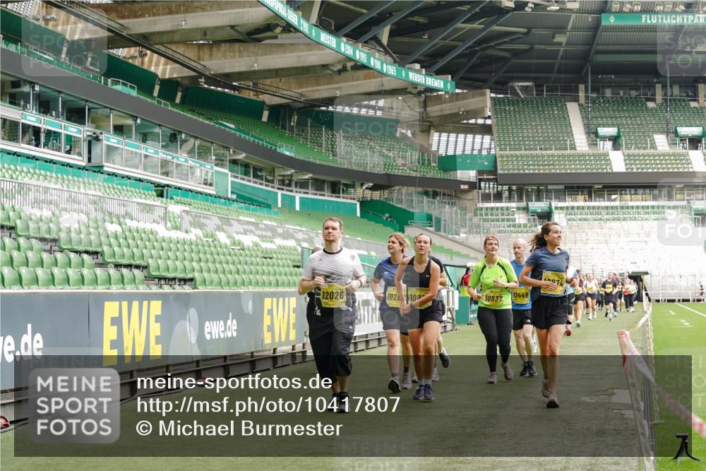 13.09.2026 - 21. swb-Marathon Bremen Michael Burmester http://msf.ph/oto/10417807 13.09.2026 10:42:50 Laufen im Stadion 10002, 10004, 10005, 10148, 10271, 10303, 10330, 10361, 10362, 10395, 10396, 10402, 10422, 10461, 10462, 10474, 10490, 10491, 10519, 10546, 10547, 10557, 10572, 10665, 10705, 10719, 10722, 10752, 10773, 10776, 10784, 10805, 10854, 10859, 10880, 10889, 10899, 10900, 10909, 10963, 10977, 11026, 11027, 11041, 11078, 11084, 11085, 11090, 11097, 11098, 11140, 11173, 11192, 11217, 11264, 11274, 11456, 11461, 11482 meine-sportfotos.de