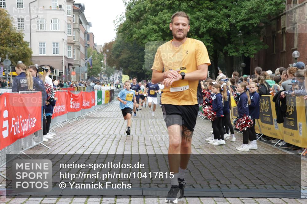 13.09.2026 - Kiel Lauf Yannick Fuchs http://msf.ph/oto/10417815 13.09.2026 09:39:09 Ziel 20, 1702, 1927, 5869, 7431, 12496, 12682, 682, 3814, 4314, 4518, 4975, 7747, 8313, 8482, 8943, 9759, 9838, 10415, 10894, 3522, 4104, 5272, 5398, 7216, 8591, 8807, 12833, 1806, 4043, 4518, 4975, 6989, 9825 meine-sportfotos.de