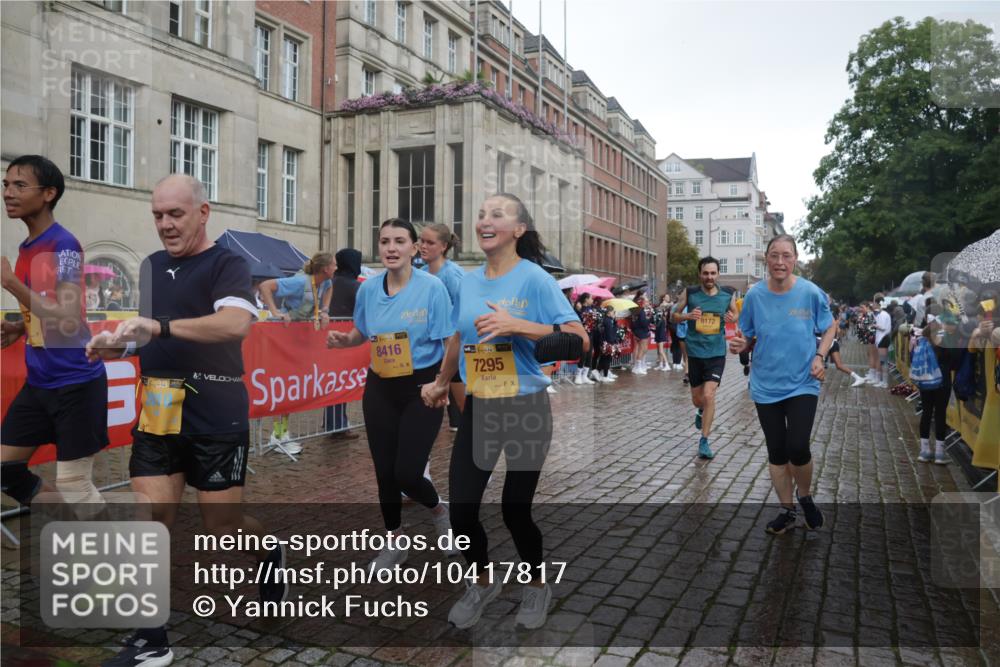 13.09.2026 - Kiel Lauf Yannick Fuchs http://msf.ph/oto/10417817 13.09.2026 10:49:56 Ziel 136, 253, 1401, 1452, 2733, 3008, 3076, 3164, 3459, 4039, 4317, 4921, 5115, 5350, 5370, 5685, 6827, 6830, 6831, 7437, 8185, 8237, 8459, 8595, 8977, 9037, 9449, 10171, 10216, 10237, 10297, 10534, 10703, 10767, 11414, 11485, 11524, 11712, 12590, 959, 1388, 1770, 2010, 2133, 2167, 2245, 2668, 2705, 3259, 3294, 3311, 3508, 3528, 3979, 4049, 4169, 4937, 5054, 5179, 5651, 5741, 5849, 6024, 6034, 6157, 6292, 6321, 6339, 6877, 7011, 8644, 9037 meine-sportfotos.de
