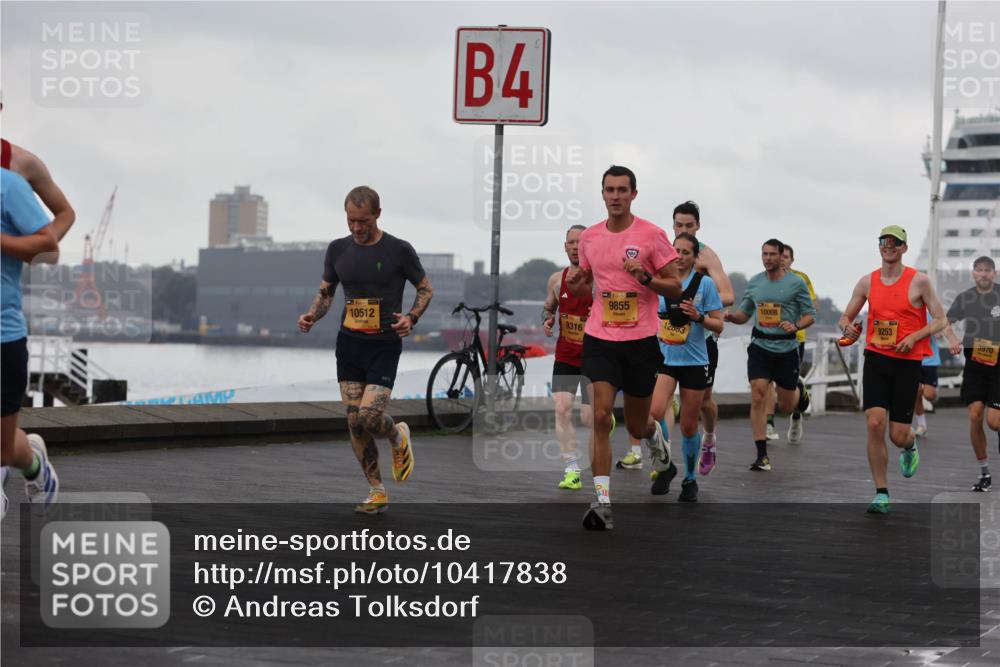 13.09.2026 - Kiel Lauf Andreas Tolksdorf http://msf.ph/oto/10417838 13.09.2026 10:56:48 Kiellinie 10512, 4, 9855, 12083, 9316, 10008, 9253, 3970 meine-sportfotos.de