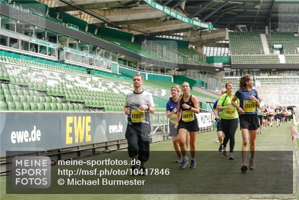 13.09.2026 - 21. swb-Marathon Bremen Michael Burmester http://msf.ph/oto/10417846 13.09.2026 10:42:51 Laufen im Stadion 10002, 10004, 10005, 10148, 10271, 10303, 10330, 10361, 10362, 10395, 10396, 10402, 10422, 10461, 10462, 10474, 10490, 10491, 10519, 10546, 10547, 10557, 10572, 10665, 10705, 10719, 10722, 10752, 10773, 10776, 10784, 10805, 10854, 10859, 10880, 10889, 10899, 10900, 10909, 10963, 10977, 11026, 11027, 11041, 11078, 11084, 11085, 11090, 11097, 11098, 11140, 11173, 11192, 11217, 11264, 11274, 11448, 11456, 11461, 11482 meine-sportfotos.de