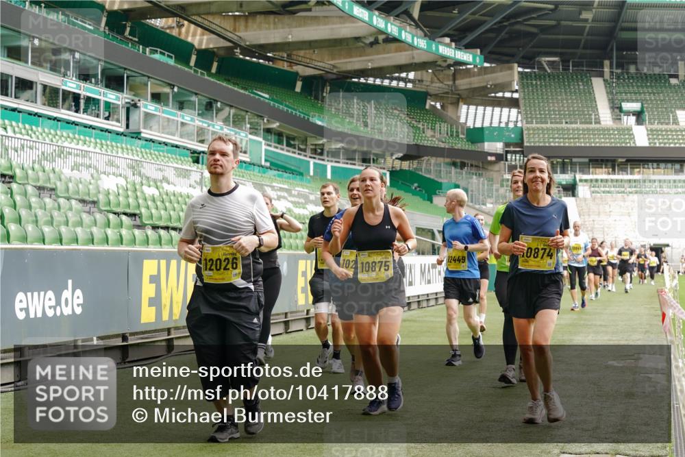 13.09.2026 - 21. swb-Marathon Bremen Michael Burmester http://msf.ph/oto/10417888 13.09.2026 10:42:52 Laufen im Stadion 10002, 10004, 10005, 10148, 10271, 10303, 10330, 10361, 10362, 10395, 10396, 10402, 10422, 10461, 10462, 10474, 10490, 10491, 10519, 10546, 10547, 10557, 10572, 10665, 10705, 10722, 10752, 10773, 10776, 10784, 10805, 10854, 10859, 10880, 10889, 10899, 10900, 10909, 10963, 10977, 11026, 11027, 11041, 11078, 11084, 11085, 11090, 11097, 11098, 11140, 11173, 11192, 11217, 11264, 11274, 11448, 11456, 11461, 11482 meine-sportfotos.de