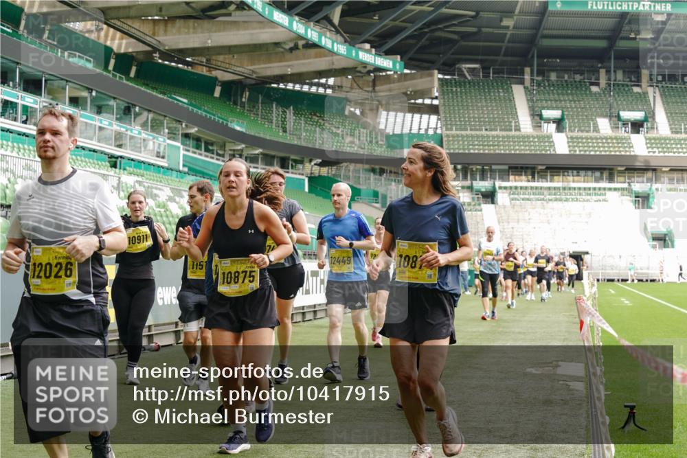 13.09.2026 - 21. swb-Marathon Bremen Michael Burmester http://msf.ph/oto/10417915 13.09.2026 10:42:53 Laufen im Stadion 10002, 10004, 10005, 10148, 10271, 10303, 10330, 10361, 10362, 10395, 10396, 10402, 10422, 10461, 10462, 10474, 10490, 10491, 10519, 10546, 10547, 10557, 10572, 10665, 10722, 10752, 10773, 10776, 10784, 10805, 10854, 10859, 10880, 10889, 10899, 10900, 10909, 10963, 10977, 11026, 11027, 11041, 11078, 11084, 11085, 11090, 11097, 11098, 11140, 11173, 11192, 11217, 11264, 11274, 11448, 11456, 11461, 11482 meine-sportfotos.de