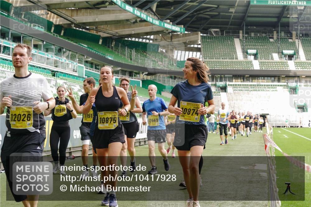 13.09.2026 - 21. swb-Marathon Bremen Michael Burmester http://msf.ph/oto/10417928 13.09.2026 10:42:53 Laufen im Stadion 10002, 10004, 10005, 10148, 10271, 10303, 10330, 10361, 10362, 10395, 10396, 10402, 10422, 10461, 10462, 10474, 10490, 10491, 10519, 10546, 10547, 10557, 10572, 10665, 10722, 10752, 10773, 10776, 10784, 10805, 10854, 10859, 10880, 10889, 10899, 10900, 10909, 10963, 10977, 11026, 11027, 11041, 11078, 11084, 11085, 11090, 11097, 11098, 11140, 11173, 11192, 11217, 11264, 11274, 11448, 11456, 11461, 11482 meine-sportfotos.de