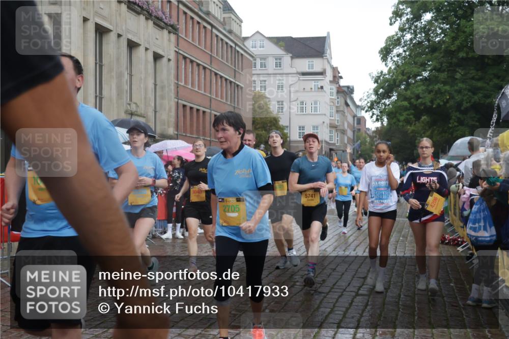 13.09.2026 - Kiel Lauf Yannick Fuchs http://msf.ph/oto/10417933 13.09.2026 10:50:03 Ziel 136, 253, 723, 1057, 1401, 1452, 2709, 2733, 2901, 3076, 4039, 4317, 4921, 5115, 5438, 5685, 5804, 6445, 7437, 8185, 8375, 8459, 8665, 10171, 10216, 10237, 10297, 10534, 10767, 11414, 11437, 11485, 11776, 12590, 12664, 12747, 959, 1388, 2167, 2245, 2668, 2705, 3008, 3164, 3259, 3294, 3311, 3459, 3508, 3528, 3979, 4049, 5179, 5350, 5370, 5651, 5741, 5849, 6024, 6157, 6292, 6321, 6339, 6827, 6830, 6831, 6877, 7011, 8237, 8644, 8977, 9037, 177, 6321 meine-sportfotos.de