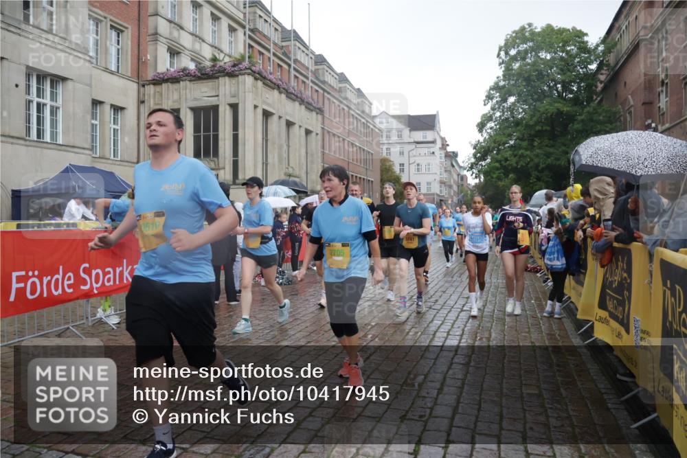 13.09.2026 - Kiel Lauf Yannick Fuchs http://msf.ph/oto/10417945 13.09.2026 10:50:03 Ziel 136, 253, 723, 1057, 1401, 1452, 2709, 2733, 2901, 3076, 4039, 4317, 4921, 5115, 5438, 5685, 5804, 6445, 7437, 8185, 8375, 8459, 8665, 10171, 10216, 10237, 10297, 10534, 10767, 11414, 11437, 11485, 11776, 12590, 12664, 12747, 959, 1388, 2167, 2245, 2668, 2705, 3008, 3164, 3259, 3294, 3311, 3459, 3508, 3528, 3979, 4049, 5179, 5350, 5370, 5651, 5741, 5849, 6024, 6157, 6292, 6321, 6339, 6827, 6830, 6831, 6877, 7011, 8237, 8644, 8977, 9037, 177, 6321 meine-sportfotos.de