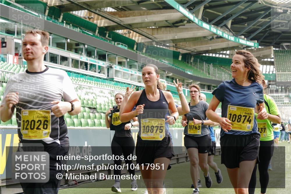 13.09.2026 - 21. swb-Marathon Bremen Michael Burmester http://msf.ph/oto/10417951 13.09.2026 10:42:54 Laufen im Stadion 10002, 10004, 10005, 10148, 10271, 10303, 10330, 10361, 10362, 10395, 10396, 10402, 10422, 10461, 10462, 10474, 10490, 10491, 10519, 10546, 10547, 10557, 10572, 10665, 10722, 10752, 10773, 10776, 10784, 10805, 10854, 10880, 10889, 10899, 10900, 10909, 10963, 10977, 11026, 11027, 11041, 11078, 11084, 11085, 11090, 11097, 11098, 11140, 11173, 11192, 11217, 11264, 11274, 11333, 11448, 11456, 11461, 11482 meine-sportfotos.de