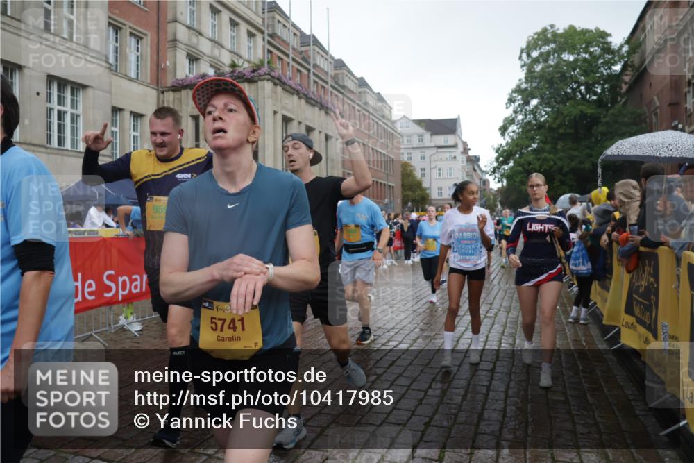 13.09.2026 - Kiel Lauf Yannick Fuchs http://msf.ph/oto/10417985 13.09.2026 10:50:05 Ziel 124, 136, 253, 723, 1057, 1401, 1452, 2709, 2733, 2901, 3076, 4317, 4714, 4921, 5115, 5438, 5685, 5804, 6445, 7788, 8185, 8375, 8459, 8665, 10171, 10216, 10237, 10297, 11437, 11485, 11776, 12590, 12664, 12747, 253, 959, 1388, 1452, 2167, 2245, 2668, 2705, 2733, 3008, 3164, 3259, 3294, 3311, 3459, 3508, 3528, 3979, 4039, 4049, 5179, 5350, 5370, 5651, 5849, 6024, 6157, 6292, 6321, 6339, 6827, 6830, 6831, 6877, 7011, 8237, 8644, 8977, 9037, 177, 3259, 6321, 8717 meine-sportfotos.de