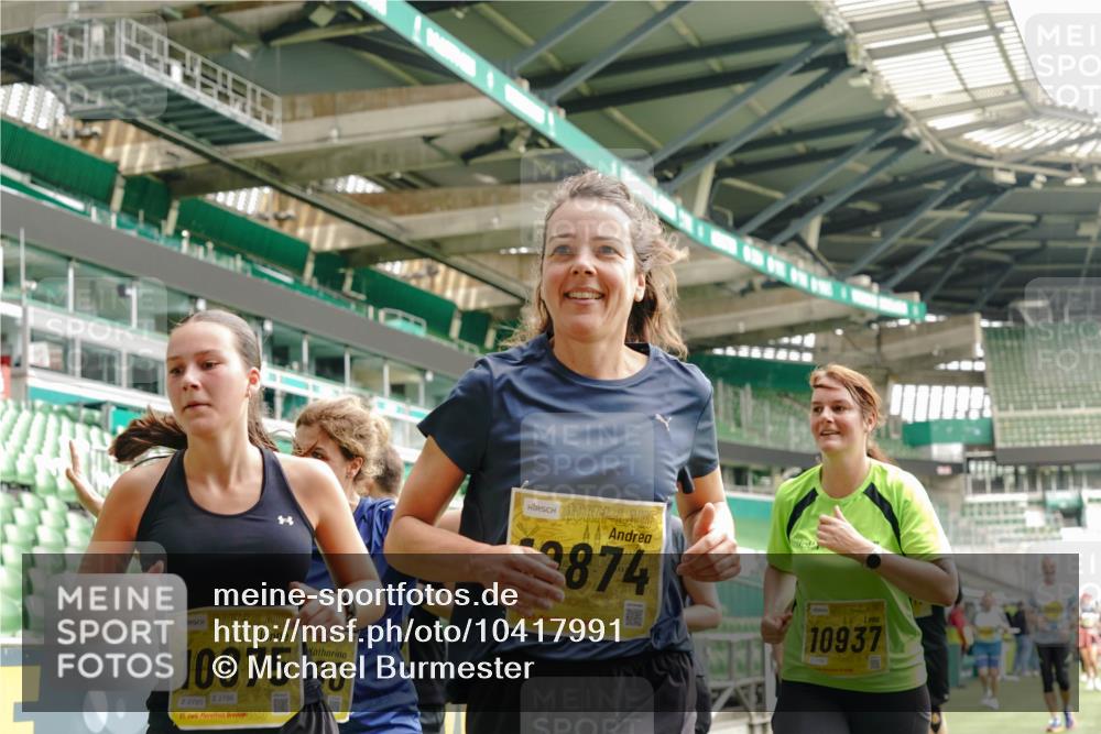 13.09.2026 - 21. swb-Marathon Bremen Michael Burmester http://msf.ph/oto/10417991 13.09.2026 10:42:55 Laufen im Stadion 10002, 10004, 10005, 10148, 10271, 10303, 10330, 10361, 10362, 10395, 10396, 10402, 10422, 10461, 10462, 10474, 10490, 10491, 10519, 10546, 10547, 10557, 10572, 10665, 10722, 10752, 10773, 10776, 10784, 10805, 10854, 10880, 10889, 10899, 10900, 10909, 10963, 10977, 11026, 11027, 11041, 11078, 11084, 11085, 11090, 11097, 11098, 11140, 11173, 11192, 11217, 11264, 11274, 11333, 11337, 11448, 11456, 11461, 11482 meine-sportfotos.de