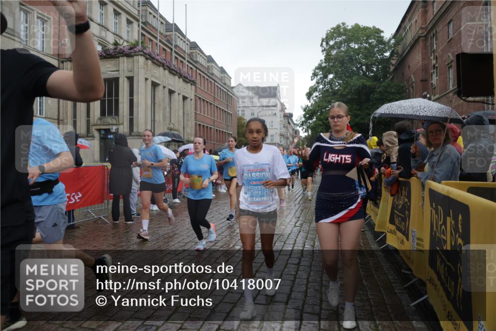 13.09.2026 - Kiel Lauf Yannick Fuchs http://msf.ph/oto/10418007 13.09.2026 10:50:06 Ziel 124, 136, 723, 1057, 1401, 2709, 2901, 3076, 4317, 4714, 4921, 5115, 5394, 5438, 5685, 5804, 6445, 7788, 8375, 8459, 8665, 10171, 10216, 10237, 10297, 11437, 11485, 11776, 12590, 12664, 12747, 253, 1388, 1452, 2167, 2245, 2668, 2733, 3008, 3076, 3164, 3259, 3294, 3311, 3459, 3508, 3979, 4039, 4049, 4921, 5179, 5350, 5370, 5651, 5849, 6024, 6157, 6292, 6321, 6339, 6827, 6830, 6831, 6877, 7011, 8237, 8644, 8977, 9037, 177, 3259, 6321, 8717 meine-sportfotos.de