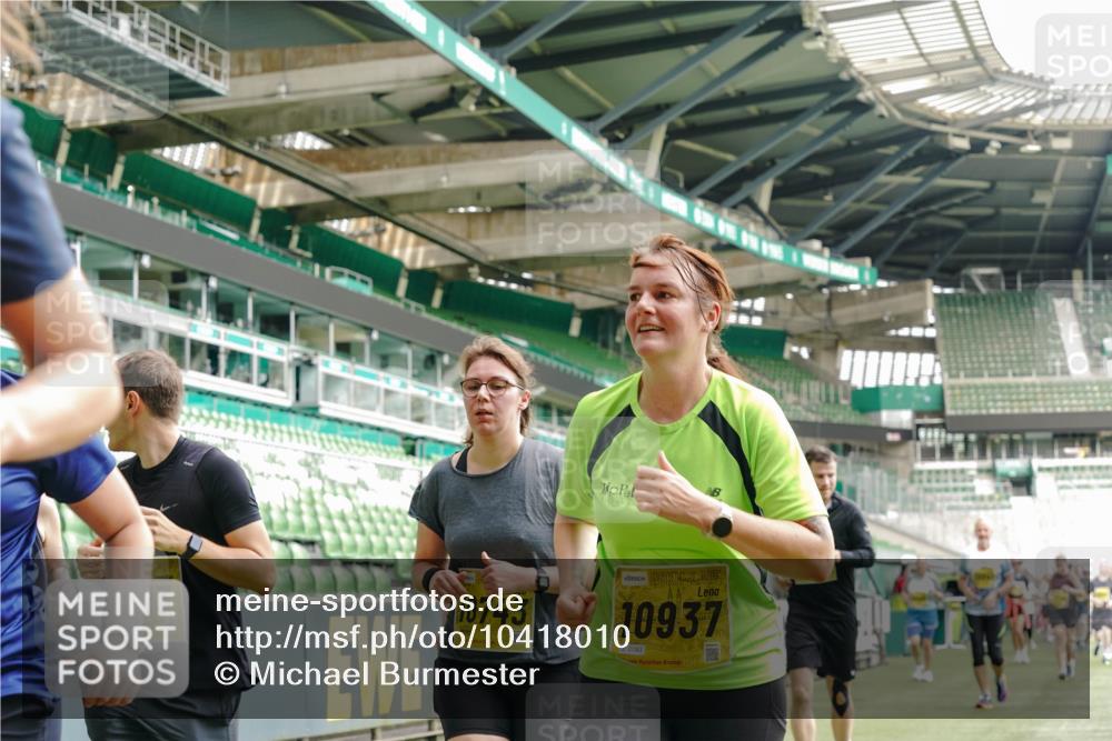 13.09.2026 - 21. swb-Marathon Bremen Michael Burmester http://msf.ph/oto/10418010 13.09.2026 10:42:56 Laufen im Stadion 10002, 10004, 10005, 10148, 10271, 10303, 10330, 10361, 10362, 10395, 10396, 10402, 10422, 10461, 10462, 10474, 10490, 10491, 10519, 10546, 10547, 10557, 10572, 10605, 10606, 10665, 10752, 10773, 10776, 10784, 10805, 10854, 10880, 10889, 10899, 10900, 10909, 10963, 10977, 11026, 11027, 11041, 11078, 11084, 11085, 11090, 11097, 11098, 11140, 11173, 11192, 11217, 11264, 11274, 11333, 11337, 11448, 11456, 11461, 11482 meine-sportfotos.de