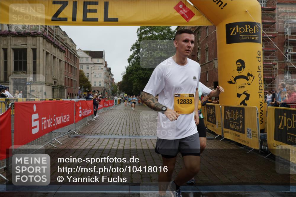 13.09.2026 - Kiel Lauf Yannick Fuchs http://msf.ph/oto/10418016 13.09.2026 09:39:21 Ziel 3522, 5272, 5398, 5869, 7216, 7431, 8591, 12682, 12833, 20, 682, 1702, 1927, 4314, 7747, 8313, 8943, 9838, 10894, 12496, 4104, 8807, 9351, 9444, 9782, 10303, 10769, 12172, 3814, 7747, 8482, 9759, 10415, 10894 meine-sportfotos.de
