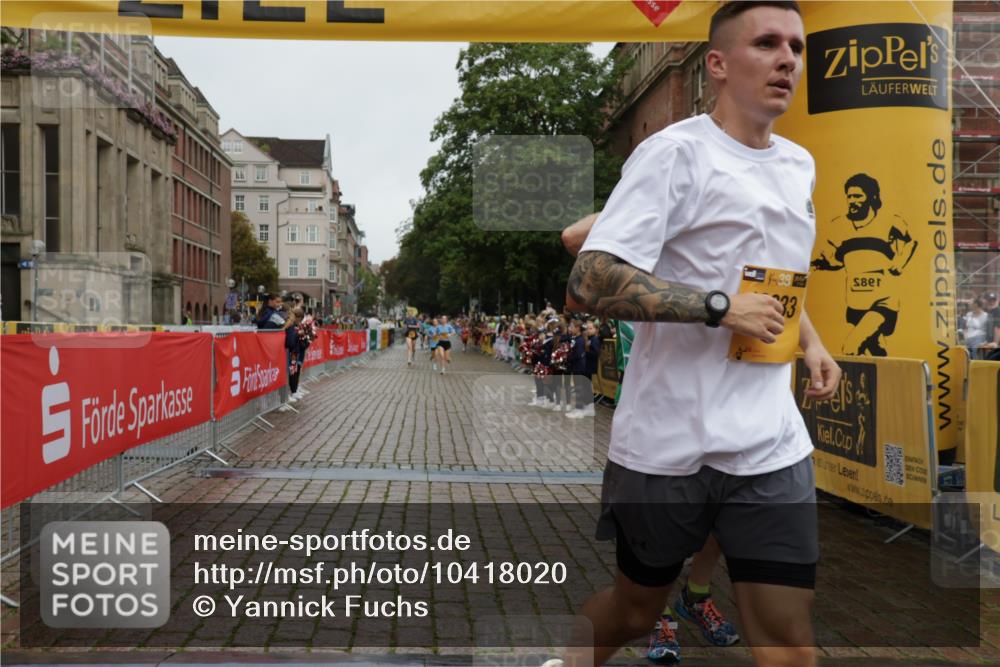 13.09.2026 - Kiel Lauf Yannick Fuchs http://msf.ph/oto/10418020 13.09.2026 09:39:21 Ziel 3522, 5272, 5398, 5869, 7216, 7431, 8591, 12682, 12833, 20, 682, 1702, 1927, 4314, 7747, 8313, 8943, 9838, 10894, 12496, 4104, 8807, 9351, 9444, 9782, 10303, 10769, 12172, 3814, 7747, 8482, 9759, 10415, 10894 meine-sportfotos.de