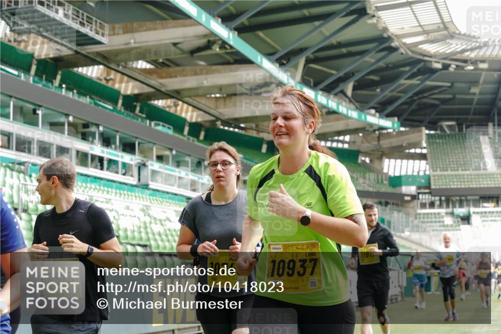 13.09.2026 - 21. swb-Marathon Bremen Michael Burmester http://msf.ph/oto/10418023 13.09.2026 10:42:56 Laufen im Stadion 10002, 10004, 10005, 10148, 10271, 10303, 10330, 10361, 10362, 10395, 10396, 10402, 10422, 10461, 10462, 10474, 10490, 10491, 10519, 10546, 10547, 10557, 10572, 10605, 10606, 10665, 10752, 10773, 10776, 10784, 10805, 10854, 10880, 10889, 10899, 10900, 10909, 10963, 10977, 11026, 11027, 11041, 11078, 11084, 11085, 11090, 11097, 11098, 11140, 11173, 11192, 11217, 11264, 11274, 11333, 11337, 11448, 11456, 11461, 11482 meine-sportfotos.de