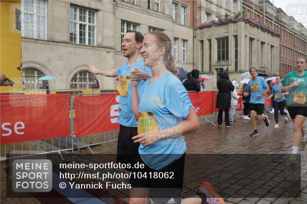 13.09.2026 - Kiel Lauf Yannick Fuchs http://msf.ph/oto/10418062 13.09.2026 10:50:09 Ziel 124, 706, 707, 723, 1057, 1154, 1401, 2709, 2901, 3889, 4317, 4714, 5394, 5438, 5804, 6445, 7788, 7806, 8375, 8398, 8665, 9034, 9423, 9949, 10237, 11391, 11437, 11776, 12664, 12747, 136, 253, 1388, 1452, 2167, 2245, 2668, 2733, 3008, 3076, 3164, 3294, 3311, 3459, 3508, 3979, 4039, 4049, 4921, 5115, 5179, 5350, 5370, 5651, 5685, 5849, 6024, 6157, 6292, 6339, 6827, 6830, 6831, 6877, 7011, 8237, 8644, 8977, 9037, 177, 3259, 6321, 8717 meine-sportfotos.de