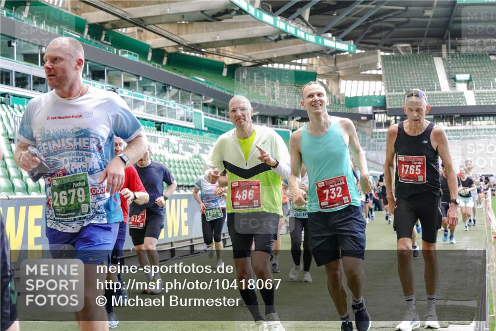 13.09.2026 - 21. swb-Marathon Bremen Michael Burmester http://msf.ph/oto/10418067 13.09.2026 13:20:26 Laufen im Stadion 333, 464, 512, 620, 704, 938, 1066, 1129, 1156, 1158, 1409, 1439, 1446, 1506, 1676, 1697, 1756, 1808, 1815, 1846, 1916, 2010, 2028, 2064, 2139, 2201, 2240, 2258, 2278, 2315, 2349, 2394, 2395, 2414, 2417, 2437, 2501, 2519, 2533, 2557, 2563, 2588, 2626, 2689, 2694, 2695, 2702, 2703, 2722, 2736, 2756, 2793, 2843, 2845, 2886, 2983, 3004, 3010, 3017, 3018, 3031, 3035, 3036, 3037, 3046, 3059, 3070, 3072, 3074, 3102, 3116, 3139, 3189, 3198, 3243, 3263, 3264, 3310, 3315 meine-sportfotos.de