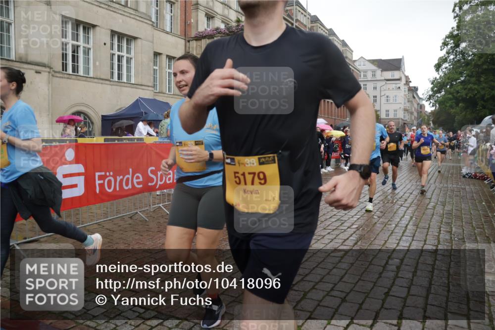 13.09.2026 - Kiel Lauf Yannick Fuchs http://msf.ph/oto/10418096 13.09.2026 10:50:11 Ziel 124, 706, 707, 723, 1008, 1057, 1154, 1401, 2709, 2901, 3889, 4714, 4743, 5394, 5438, 5804, 6248, 6250, 6445, 7788, 7791, 7806, 8375, 8398, 8665, 9034, 9423, 9949, 10237, 11391, 11437, 11776, 12664, 12747, 136, 253, 1388, 1401, 1452, 2245, 2668, 2733, 3008, 3076, 3164, 3294, 3311, 3459, 3508, 4039, 4049, 4317, 4921, 5115, 5179, 5350, 5370, 5651, 5685, 5849, 6024, 6157, 6292, 6339, 6827, 6830, 6831, 6877, 7011, 8237, 8644, 8977, 9037, 177, 3259, 6321, 8717 meine-sportfotos.de