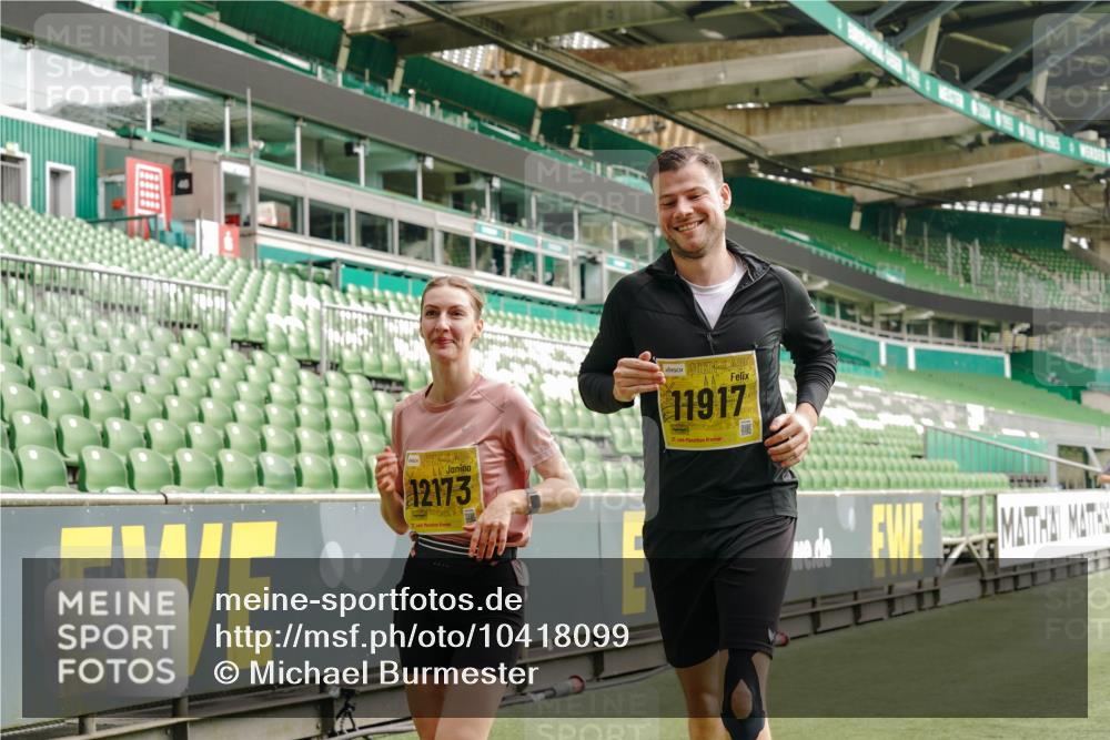 13.09.2026 - 21. swb-Marathon Bremen Michael Burmester http://msf.ph/oto/10418099 13.09.2026 10:42:58 Laufen im Stadion 10002, 10004, 10005, 10148, 10271, 10303, 10330, 10335, 10361, 10362, 10395, 10396, 10402, 10422, 10461, 10462, 10474, 10490, 10491, 10519, 10546, 10547, 10557, 10572, 10605, 10606, 10665, 10752, 10773, 10776, 10784, 10805, 10854, 10880, 10889, 10899, 10900, 10909, 10963, 10977, 11026, 11027, 11041, 11078, 11084, 11085, 11090, 11097, 11098, 11140, 11173, 11192, 11217, 11264, 11274, 11333, 11337, 11448, 11456, 11461, 11482 meine-sportfotos.de