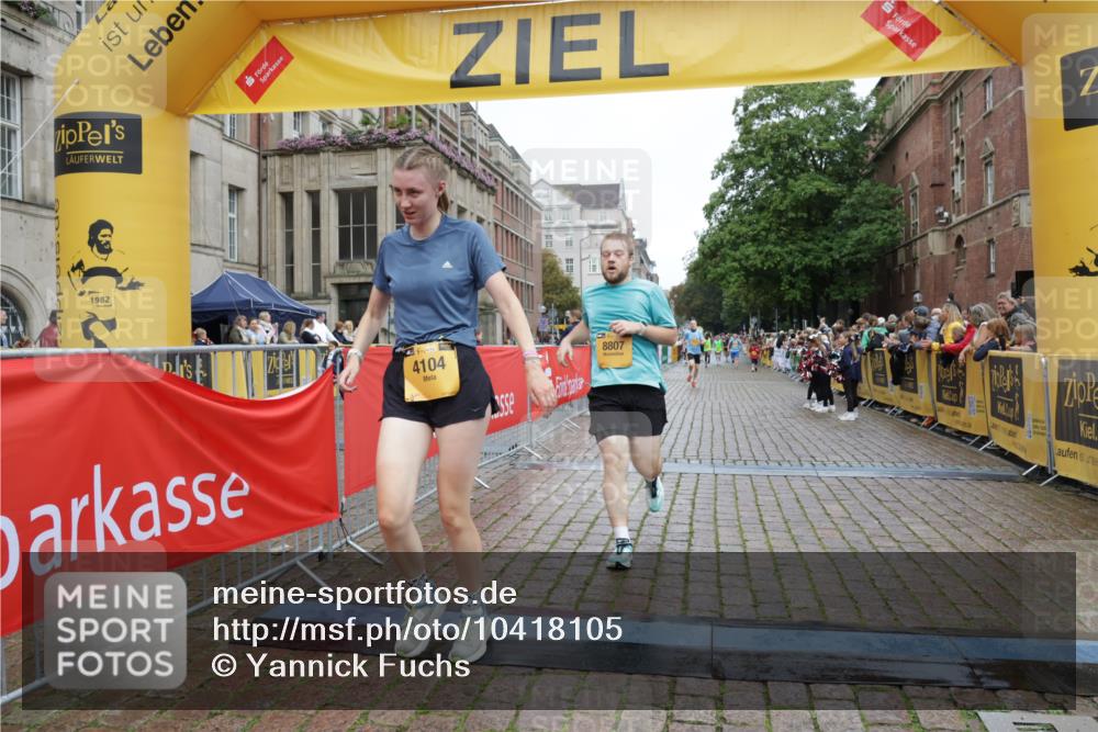 13.09.2026 - Kiel Lauf Yannick Fuchs http://msf.ph/oto/10418105 13.09.2026 09:39:30 Ziel 3522, 4104, 8591, 8807, 9351, 9444, 20, 682, 1702, 1927, 5272, 5398, 5869, 7216, 7431, 8943, 12496, 12682, 12833, 2510, 4090, 4605, 4862, 8620, 9367, 9782, 10303, 10769, 12172, 682, 4314, 8313, 8943, 9838, 10894 meine-sportfotos.de