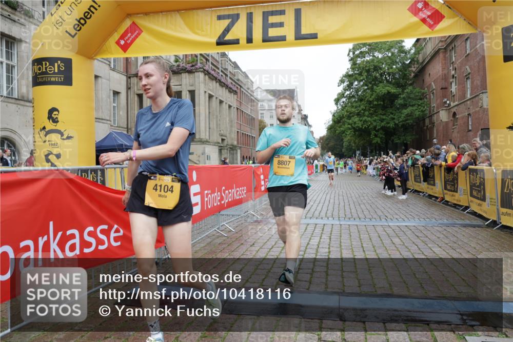 13.09.2026 - Kiel Lauf Yannick Fuchs http://msf.ph/oto/10418116 13.09.2026 09:39:30 Ziel 3522, 4104, 8591, 8807, 9351, 9444, 20, 682, 1702, 1927, 5272, 5398, 5869, 7216, 7431, 8943, 12496, 12682, 12833, 2510, 4090, 4605, 4862, 8620, 9367, 9782, 10303, 10769, 12172, 682, 4314, 8313, 8943, 9838, 10894 meine-sportfotos.de