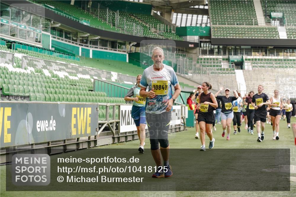 13.09.2026 - 21. swb-Marathon Bremen Michael Burmester http://msf.ph/oto/10418125 13.09.2026 10:43:00 Laufen im Stadion 10002, 10004, 10005, 10148, 10271, 10303, 10325, 10330, 10335, 10361, 10362, 10395, 10396, 10402, 10422, 10459, 10461, 10462, 10474, 10490, 10491, 10513, 10519, 10546, 10547, 10557, 10572, 10605, 10606, 10665, 10752, 10773, 10776, 10784, 10805, 10854, 10880, 10889, 10899, 10900, 10909, 10963, 10977, 11026, 11027, 11041, 11078, 11084, 11085, 11090, 11097, 11098, 11140, 11173, 11192, 11217, 11264, 11274, 11333, 11337, 11448, 11456, 11461, 11482 meine-sportfotos.de