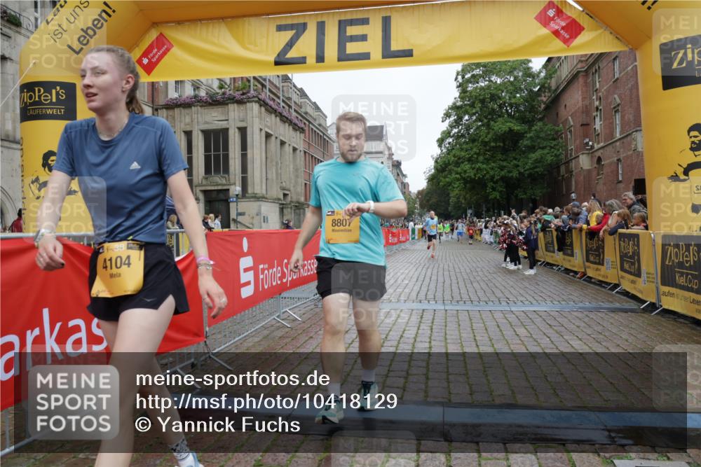 13.09.2026 - Kiel Lauf Yannick Fuchs http://msf.ph/oto/10418129 13.09.2026 09:39:31 Ziel 3522, 4104, 8591, 8807, 9351, 9444, 20, 1702, 1927, 5272, 5398, 5869, 7216, 7431, 8943, 12496, 12682, 12833, 2510, 4090, 4605, 4862, 8620, 9367, 9782, 10303, 10769, 12172, 682, 4314, 8313, 8943, 9838 meine-sportfotos.de