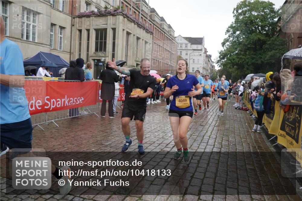 13.09.2026 - Kiel Lauf Yannick Fuchs http://msf.ph/oto/10418133 13.09.2026 10:50:13 Ziel 124, 177, 706, 707, 723, 1008, 1057, 1154, 2709, 2901, 3436, 3889, 4714, 4743, 5394, 5456, 5804, 6248, 6250, 6445, 7788, 7791, 7806, 8375, 8398, 8665, 8779, 9034, 9231, 9423, 9949, 11391, 11413, 11545, 11776, 12664, 12747, 136, 253, 1388, 1401, 1452, 2245, 2668, 2733, 2901, 3008, 3076, 3164, 3294, 3311, 3459, 3508, 4039, 4049, 4317, 4921, 5115, 5350, 5370, 5438, 5651, 5685, 5849, 6024, 6157, 6827, 6830, 6831, 6877, 7011, 8237, 8644, 8977, 9037, 3259, 6321, 8717 meine-sportfotos.de