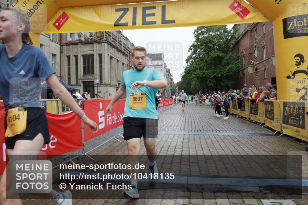 13.09.2026 - Kiel Lauf Yannick Fuchs http://msf.ph/oto/10418135 13.09.2026 09:39:31 Ziel 3522, 4104, 8591, 8807, 9351, 9444, 20, 1702, 1927, 5272, 5398, 5869, 7216, 7431, 8943, 12496, 12682, 12833, 2510, 4090, 4605, 4862, 8620, 9367, 9782, 10303, 10769, 12172, 682, 4314, 8313, 8943, 9838 meine-sportfotos.de