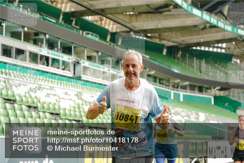 13.09.2026 - 21. swb-Marathon Bremen Michael Burmester http://msf.ph/oto/10418178 13.09.2026 10:43:03 Laufen im Stadion 10002, 10004, 10005, 10148, 10271, 10303, 10325, 10330, 10335, 10361, 10362, 10395, 10396, 10402, 10422, 10459, 10461, 10462, 10474, 10490, 10491, 10513, 10519, 10546, 10547, 10557, 10572, 10605, 10606, 10665, 10752, 10773, 10784, 10805, 10854, 10880, 10889, 10899, 10900, 10909, 10963, 10977, 11026, 11027, 11041, 11078, 11084, 11085, 11090, 11097, 11098, 11140, 11173, 11192, 11217, 11264, 11274, 11333, 11337, 11448, 11456, 11461, 11482 meine-sportfotos.de