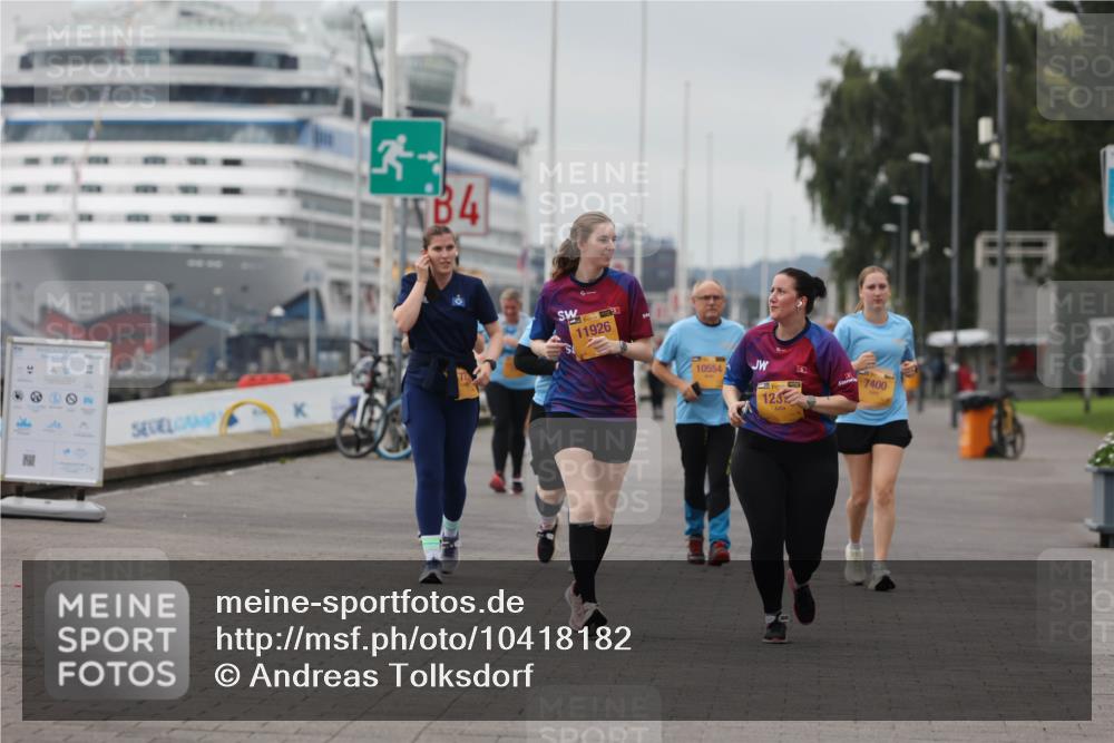 13.09.2026 - Kiel Lauf Andreas Tolksdorf http://msf.ph/oto/10418182 13.09.2026 10:08:24 Kiellinie 4, 11926, 10554, 123, 7400 meine-sportfotos.de